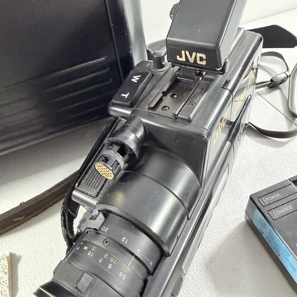 JVC GR-S55U S-VHS VHSC Camcorder Video Camera W/ Hard Case POWERS ON READ